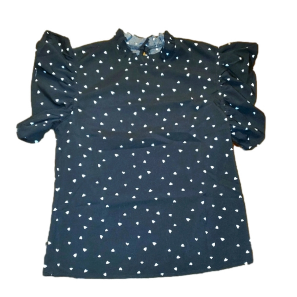 Black ruffle sleeve top with white hearts XS